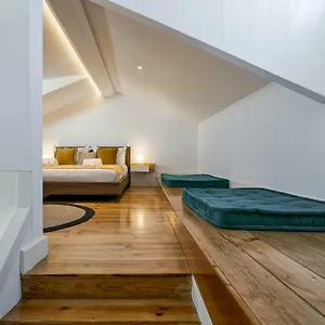 hip-tailor-made-duplex-penthouse-in-bairro-alto.hotels-lisbon-portugal.com/